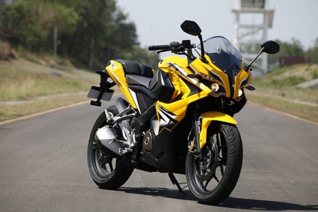 Bajaj Pulsar RS200: 199.5CC इंजन 35KMPL माइलेज 141KM की रफ्तार, मात्र ₹1500 में बुकिंग शुरू